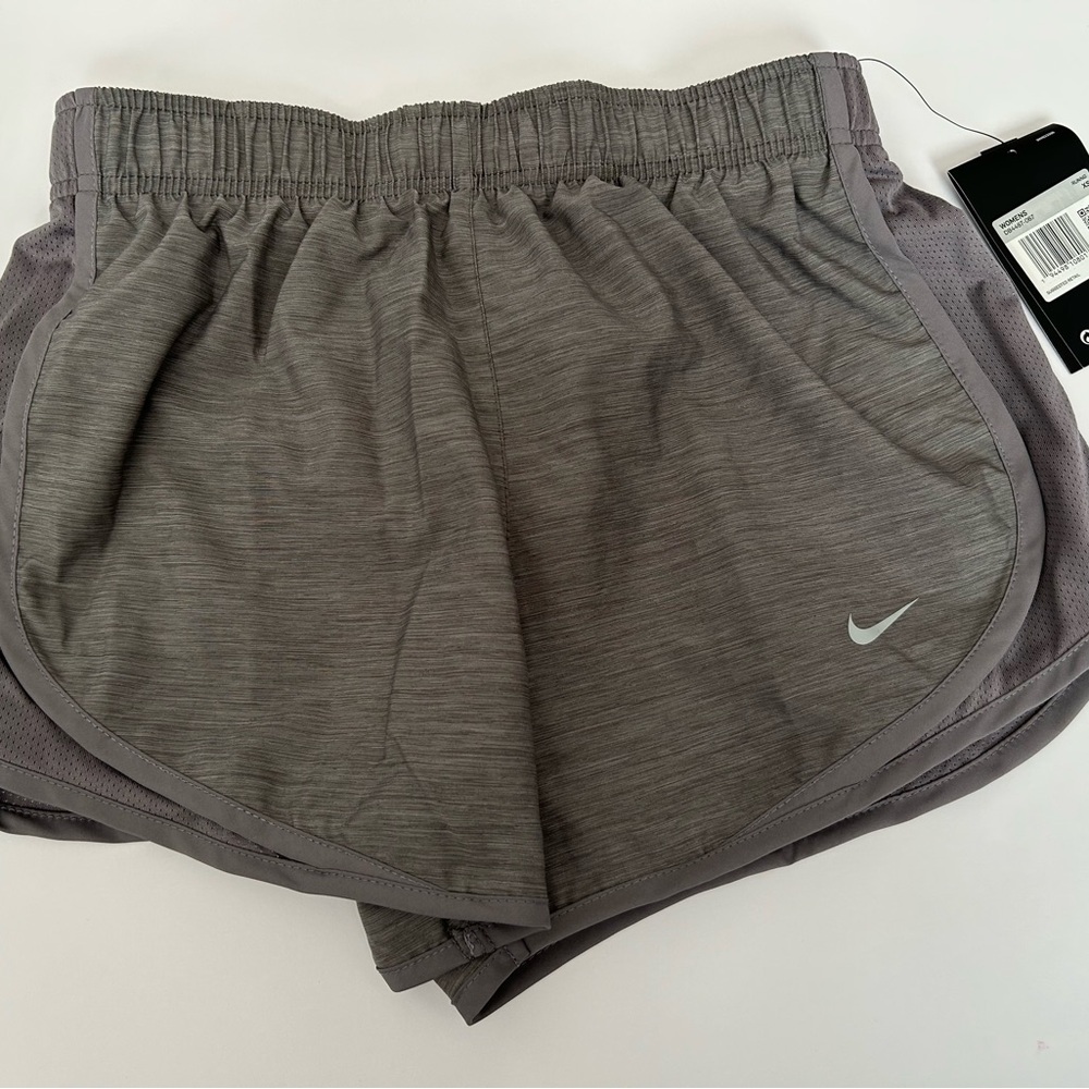 Nike dry grey standard fit shorts - size XS nwt - with underwear lining